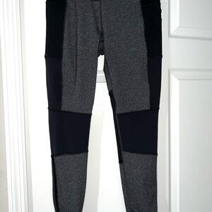 Calia by Carrie Underwood leggings in a size medium.